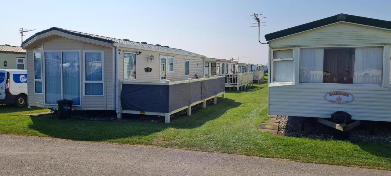 Готель Lovely Caravan With Decking At Coral Beach Park In Lincolnshire Ref 77001C Інголдмеллс Екстер'єр фото