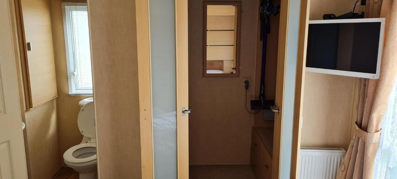 Готель Lovely Caravan With Decking At Coral Beach Park In Lincolnshire Ref 77001C Інголдмеллс Екстер'єр фото